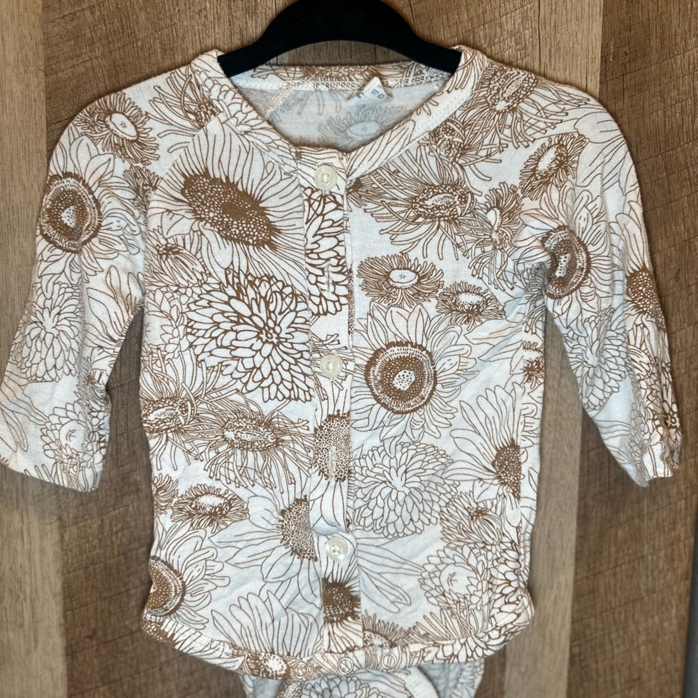 Kate Quinn Button-Front Bodysuit – Size 3–6M